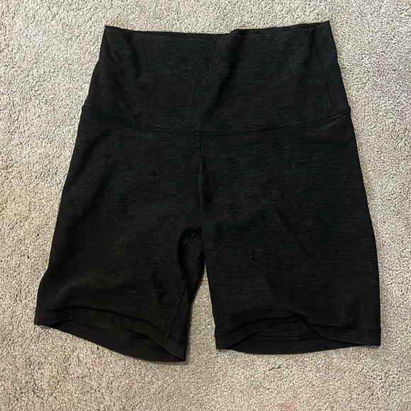 Aritzia biker shorts 6 inch - Picture 1 of 3